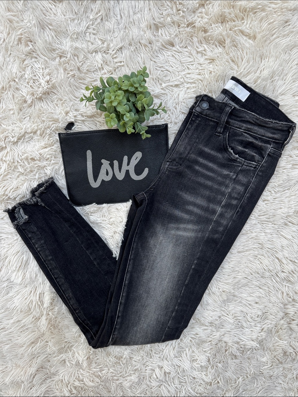 Vervet Raw Hem Skinny Jeans 💗 Washed Black